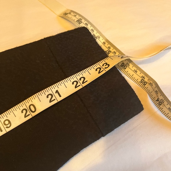 NWT Lululemon Jacquard relaxed fit black shirt size 4 - Picture 9 of 11